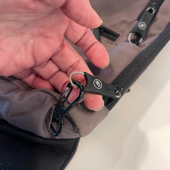 PACSAFE Crossbody Antitheft Travel bag - Picture 8 of 10